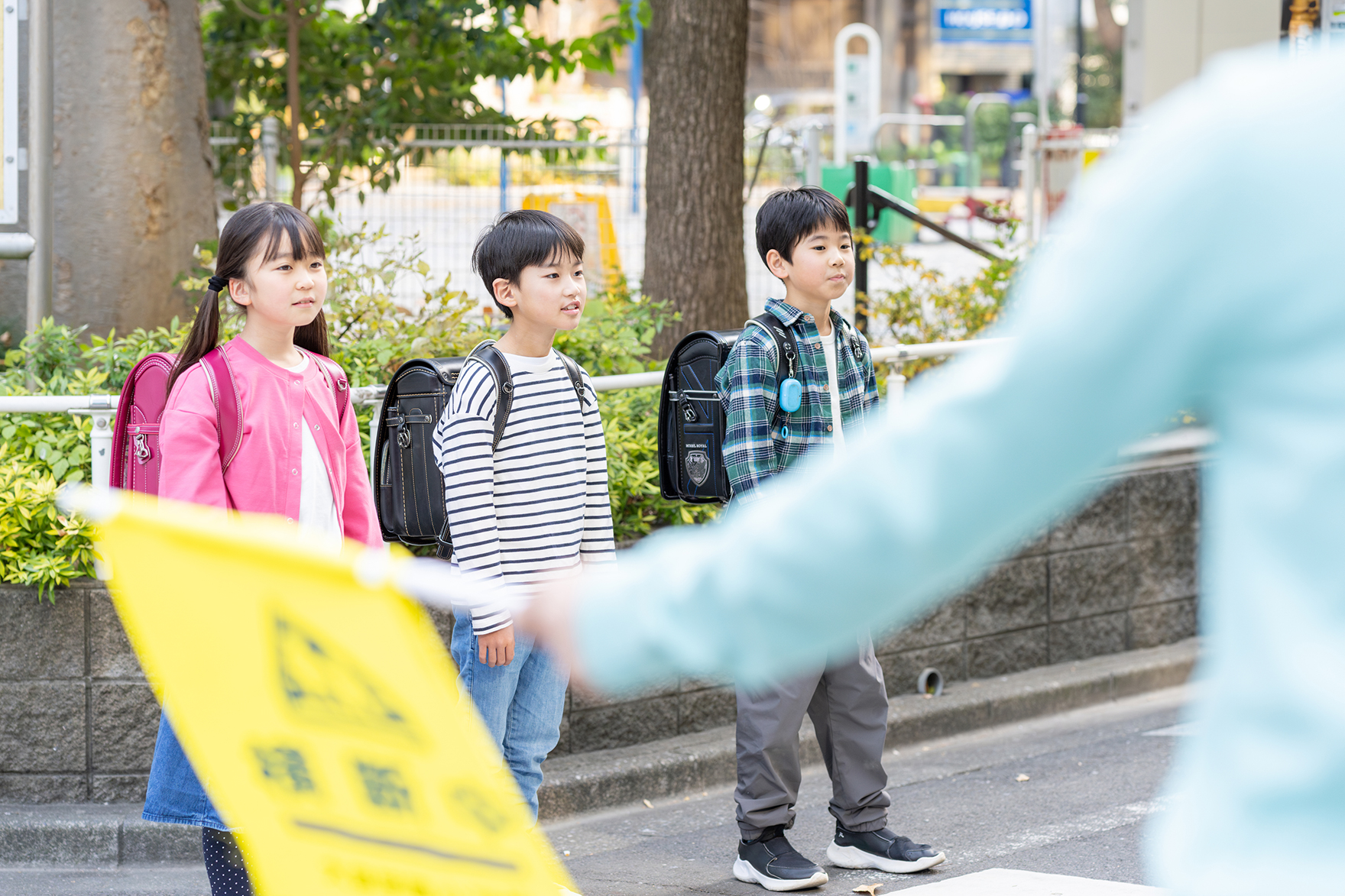 子どもの見守りはスマホのメッセージだけで十分？GPSと併用する防犯対策メリットを解説