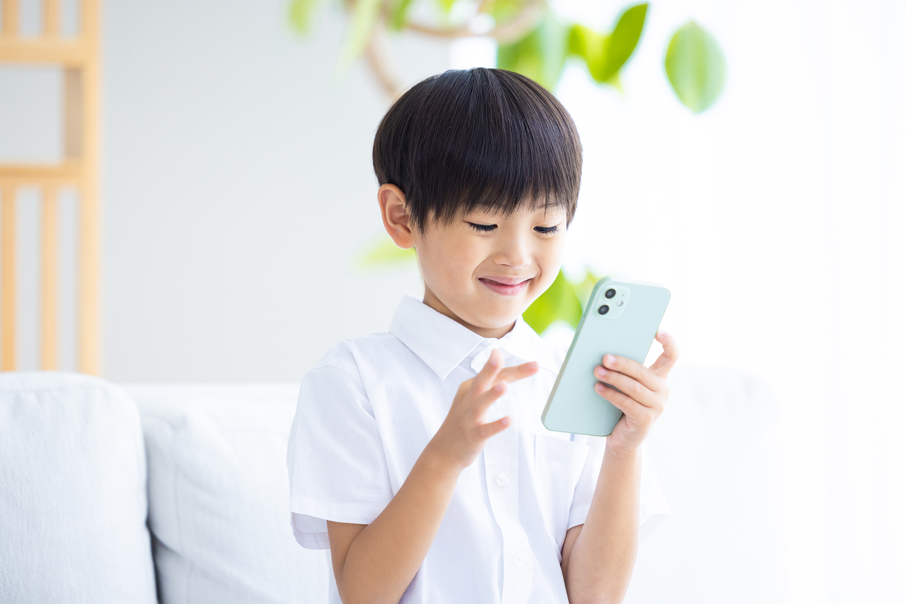 1.スマホとキッズケータイ、子どもの見守りにはどちらが向いている？