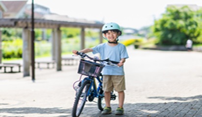 自転車の少年のイメージ