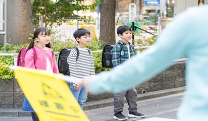 下校中の子供たちのイメージ